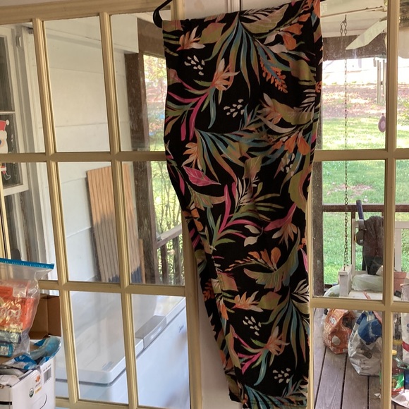 Tropical pants๐บ๐บ๐บ - Picture 11 of 17